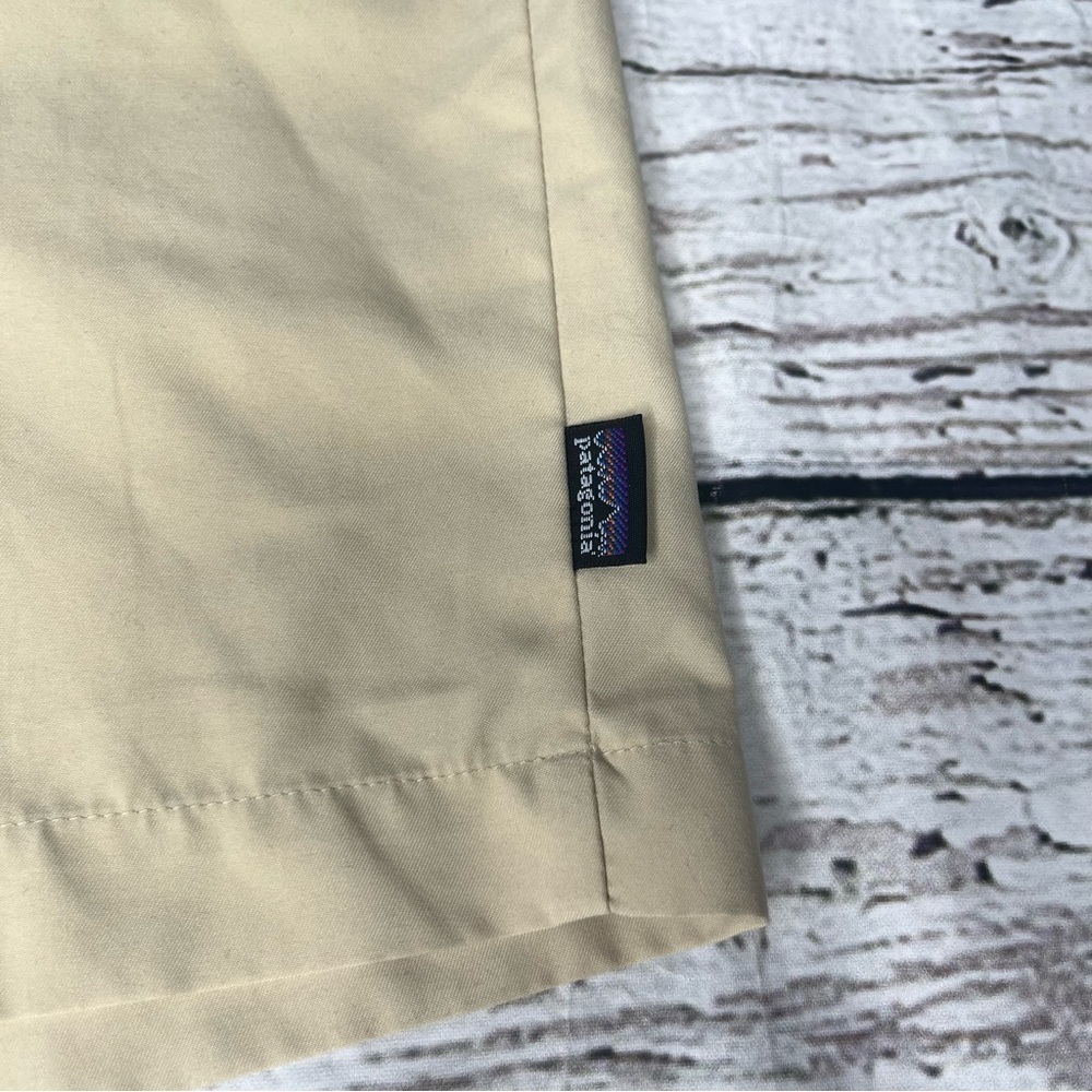 Patagonia Cream Women Shorts Size 8 - Picture 5 of 7